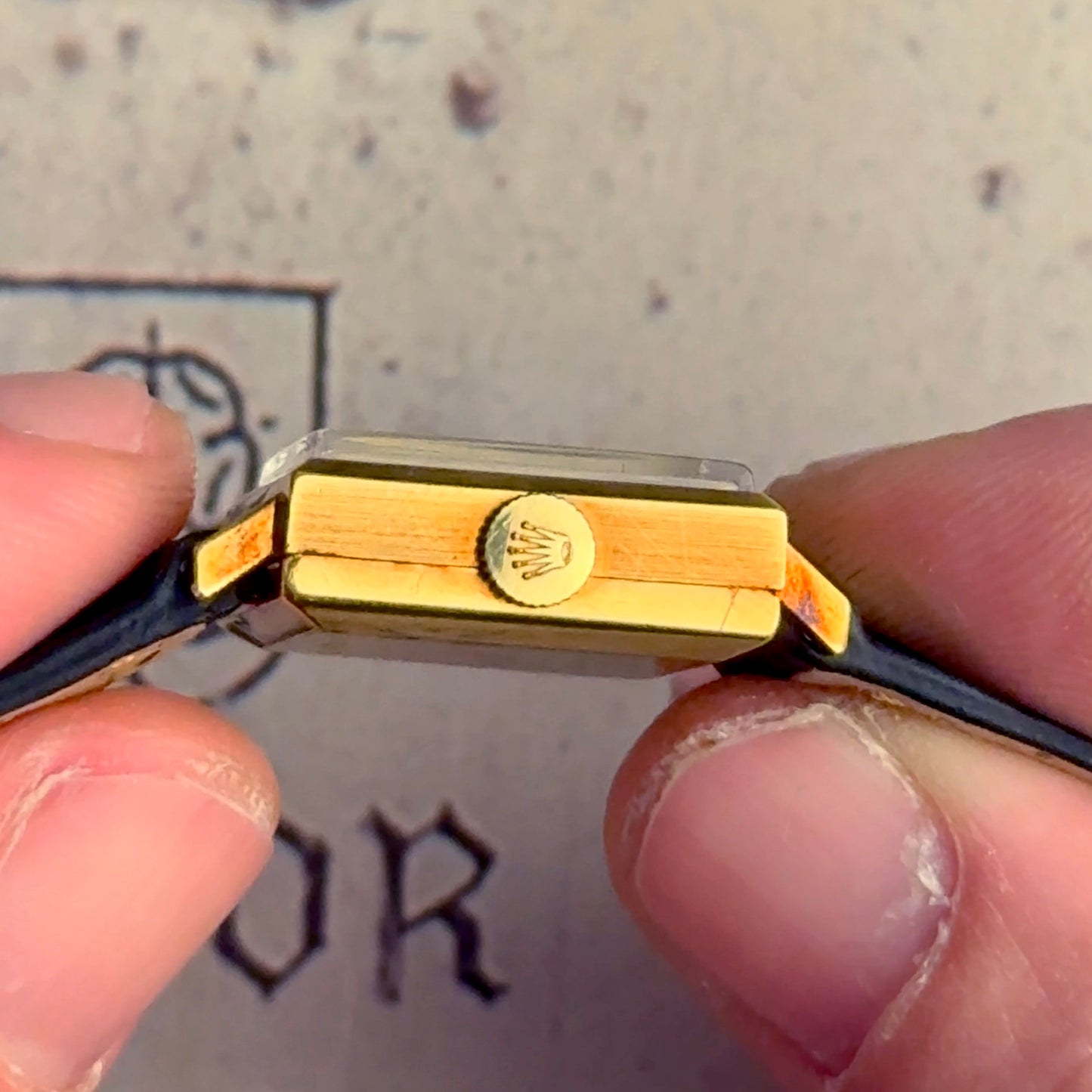 Tudor « Date » carrée 18 k – Réf. 12018