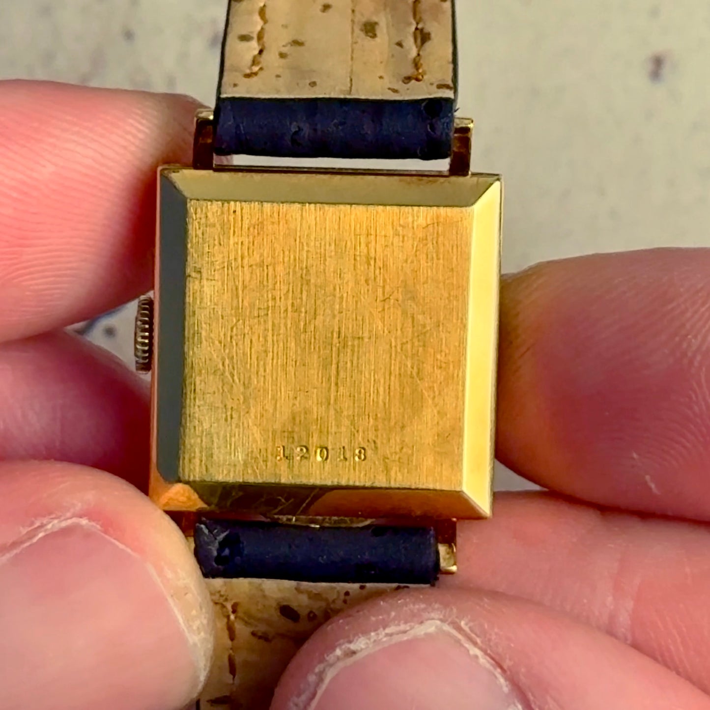 Tudor « Date » carrée 18 k – Réf. 12018